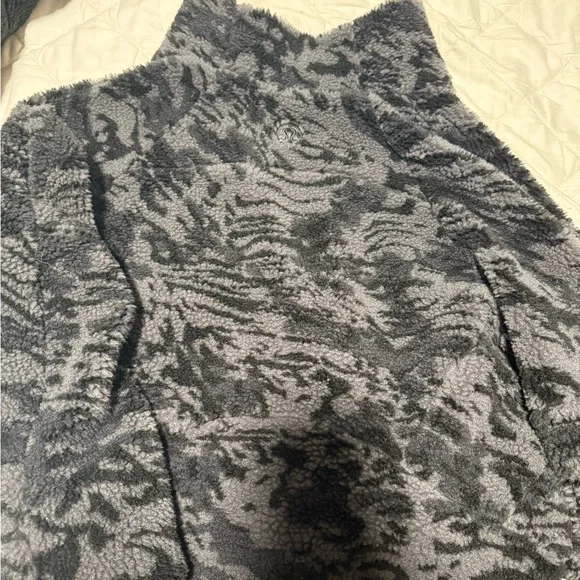 Lululemon Scuba Cropped Fleece Pullover - Picture 3 of 3